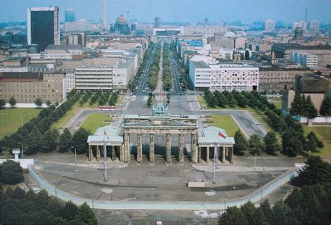 Wall at brandenburg gate aerial view 1981 | Carsten Cumbrowski | Flickr