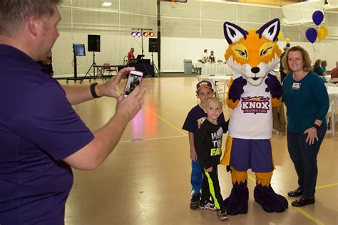 Meet the New Knox Mascot - Knox College