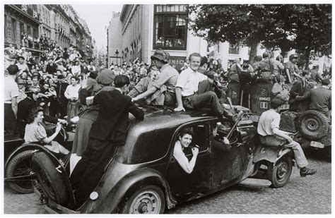 [Celebrating the liberation of the city, Paris] | International Center ...