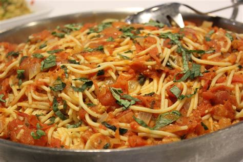 Pasta Vermicelli with Fresh Roma Tomato Sauce - Forward Food