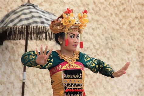 Legong Keraton: Tarian Klasik Bali yang Bertahan Berabad-abad ...