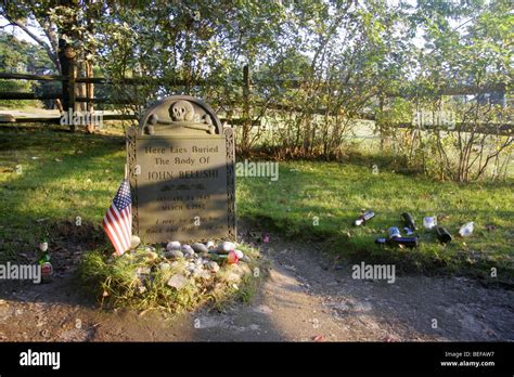 Belushi grave hi-res stock photography and images - Alamy