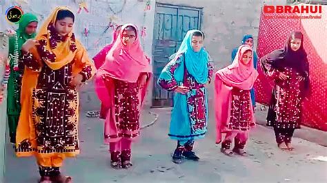 Brahui Women's Dance And Chap @brahui - YouTube