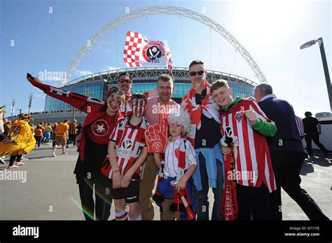 Sheffield united fans outside wembley stadium hi-res stock photography ...