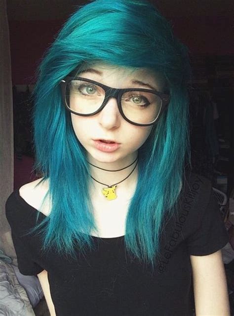 40 Cute Emo Hairstyles for Teens (Boys and Girls) - Buzz 2018