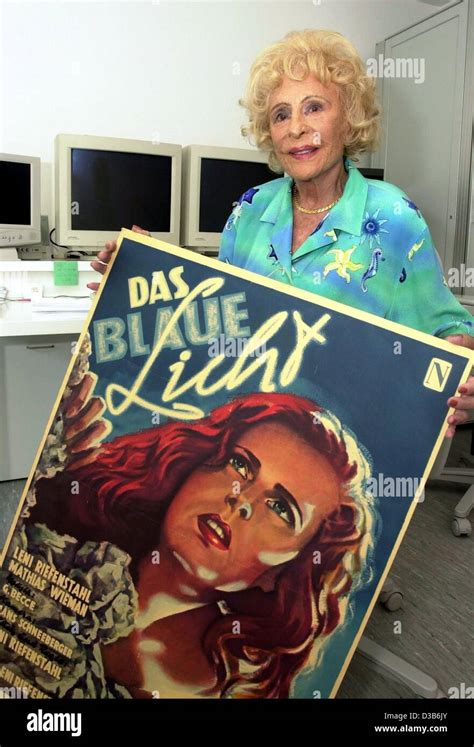 (dpa) - German filmmaker Leni Riefenstahl, presents the poster of her ...