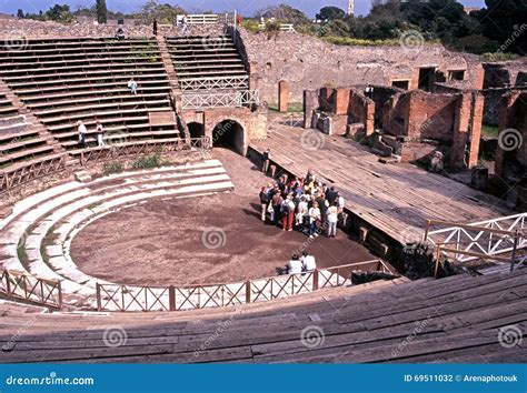 Roman Theatre, Pompeii. editorial photography. Image of theatre - 69511032