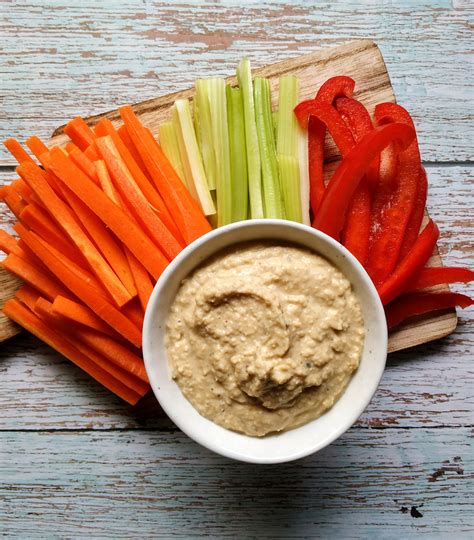 Homemade Hummus with Veggie Sticks – Vegan Easy - veganeasy.org