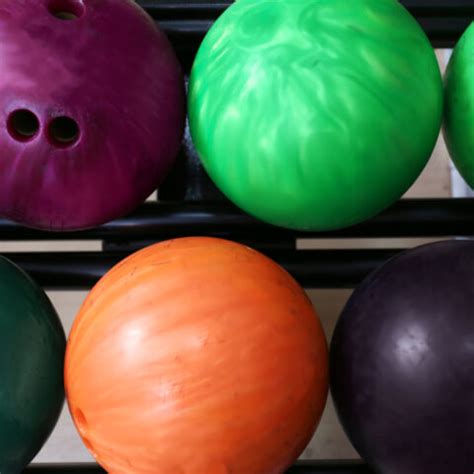 Bowling Ball Sizes/Weights (How to Choose Bowling Ball Size)