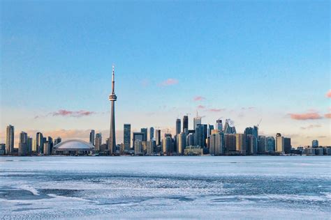 Winter in Toronto [2048x1366] by Trevor Gibson • /r/CityPorn | Toronto city, Winter wallpaper ...