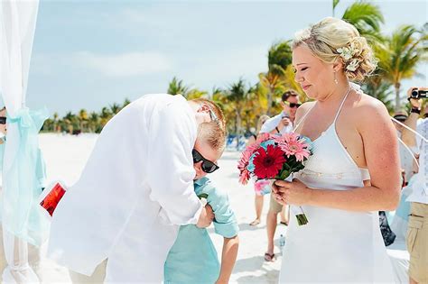 Wedding pictures Barcelo Maya Colonial | Melissa and Trevor