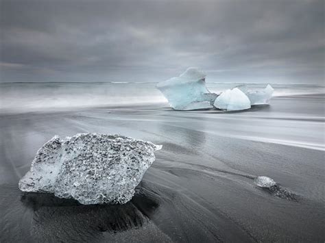 Midnight sun photography vacation in Iceland | Responsible Travel