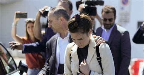 Amanda Knox, swarmed by media, returns to Italy for the first time since acquittal