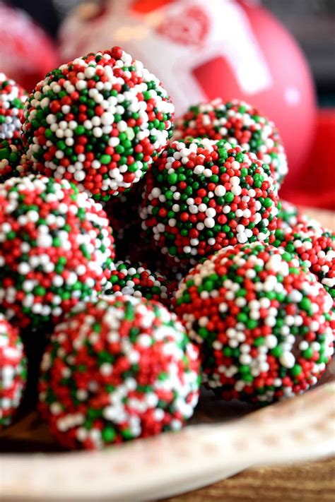 Christmas Truffles | Easy christmas candy recipes, Christmas truffles ...