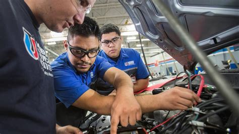 Auto Mechanics in Demand – Mountain View Mirror