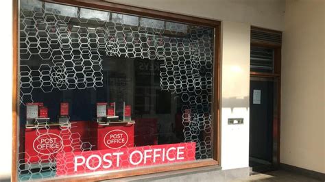 Pop-up post office opens in Sudbury shopping centre - BBC News