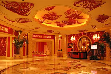 Encore Theatre in Las Vegas - See a Show in the Round in a Surreal ...