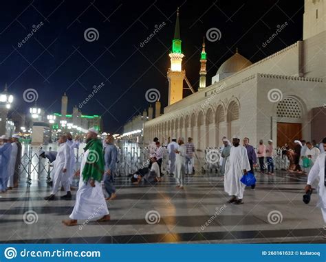 Masjid Al Nabawi in Medina, Saudi Arabia at Night. Editorial ...