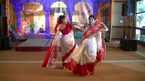 DHAK BAJA KASHOR BAJA| DURGA PUJA |Dance Performance || Durga Pujo dance - YouTube