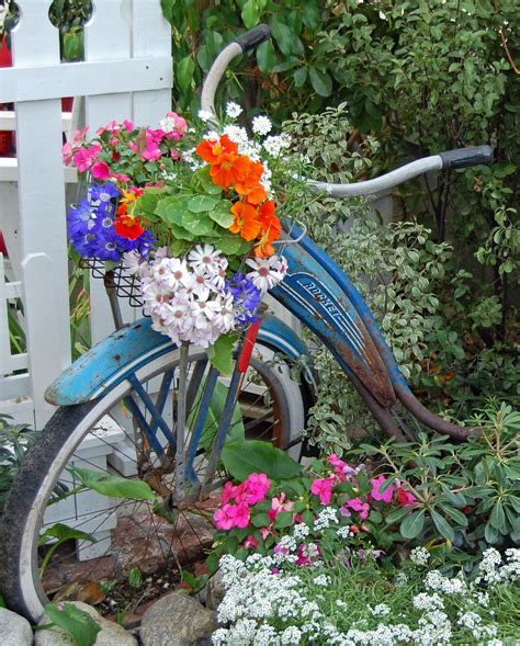 15 Fascinating Ways To Do DIY Bicycle Decor In Your Garden - Page 2 of 2