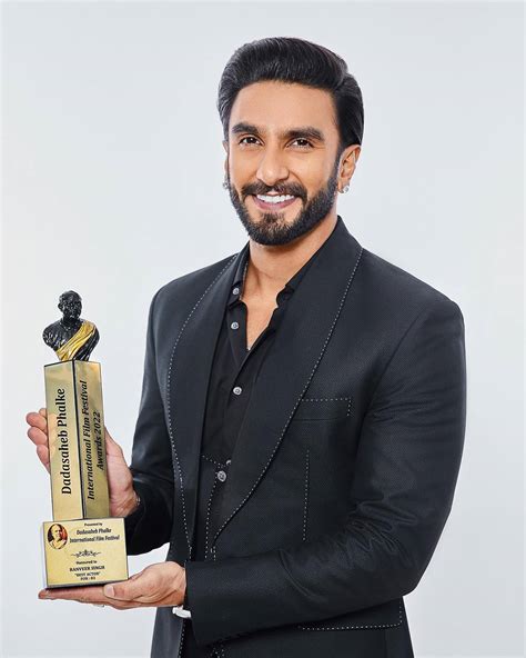 Guess Who Ranveer Dedicated His Award To? - Rediff.com movies