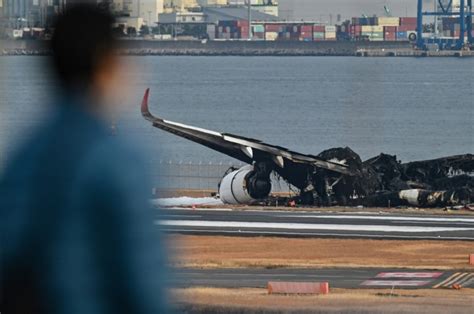 Collision at Tokyo-Haneda Airport: JAL says its plane was cleared to ...