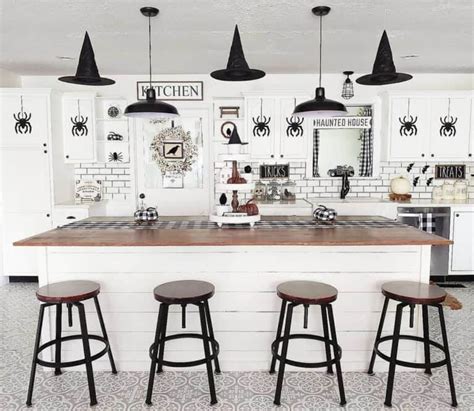 29 Halloween Kitchen Décor Ideas to Add Spooky Flair to The Holiday Feast