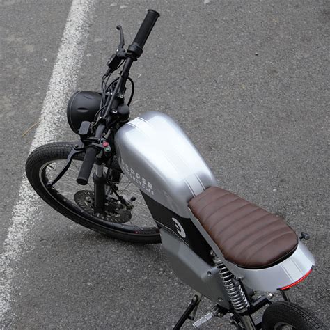 This new retro-style electric moped blends e-bikes and motorcycles