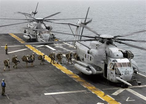 Sikorsky CH-53E Super Stallion - Wikipedia