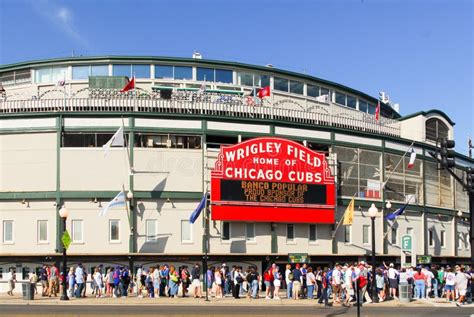 Wrigley Field - Chicago Cubs Editorial Photo - Image of ball, city ...