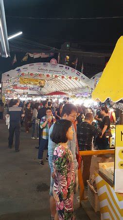 Night Bazaar (Chiang Mai) - 2019 All You Need to Know Before You Go (with Photos) - Chiang Mai ...