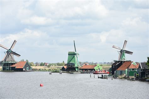 Zaanse-Schans - Pinay on Clogs