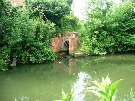 Grand Union Canal, Northolt © Phillip Perry cc-by-sa/2.0 :: Geograph Britain and Ireland