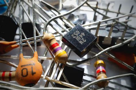 El transistor BJT y su uso en la electrónica - Panama Hitek