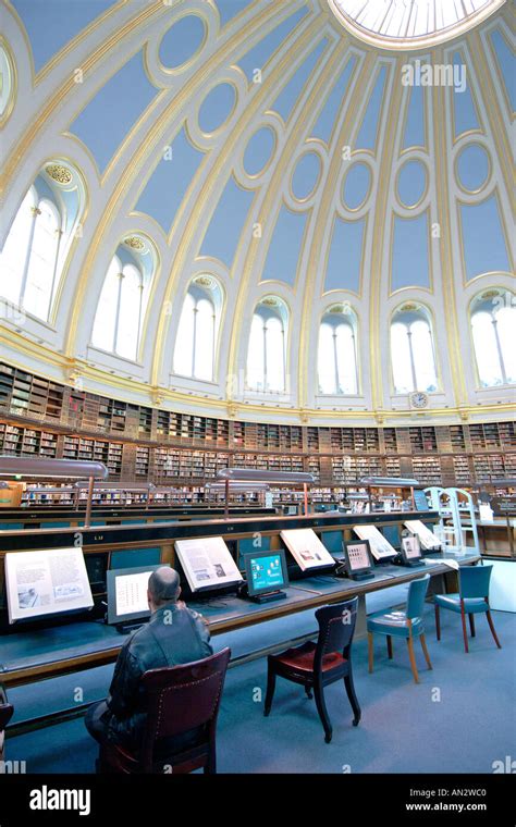 British library interior reading room hi-res stock photography and images - Alamy