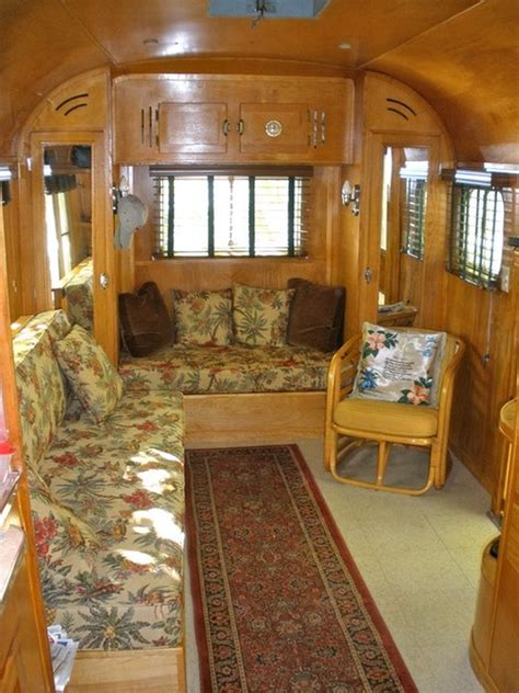 RV Camper Vintage Bedroom Interior Design Ideas 17 | Vintage trailer ...