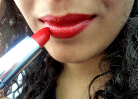 Colorbar Velvet Matte Lipstick Hot Hot Hot - Review, swatches, Photos
