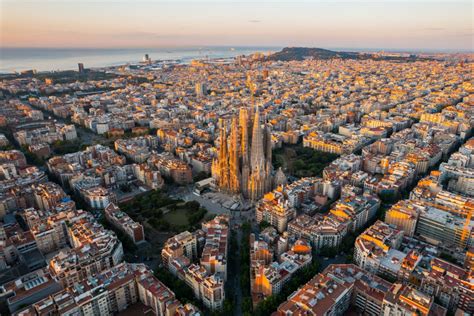 Barcelona por Antoni Gaudí: confira um roteiro muito além da Sagrada ...