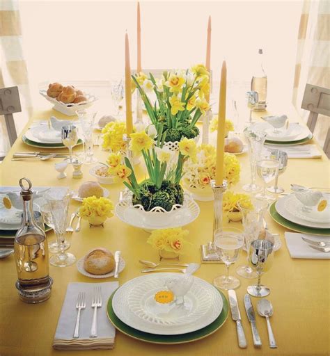 22 Spring Dining Table Decor For a Fantastic First Impression