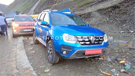 2020 Renault Duster interiors spied - Gets new dashboard, touchscreen