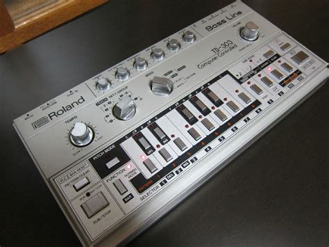 MATRIXSYNTH: Roland TB-303 Bassline SN 110300