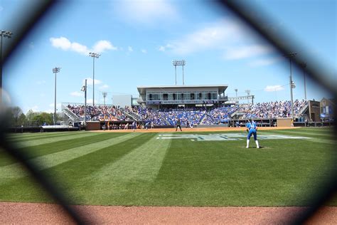 Kentucky-Tennessee Saturday Softball Photo Gallery – UK Athletics