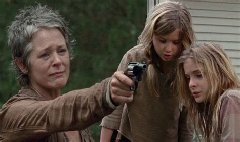 The Walking Dead Lizzie Kills Mika