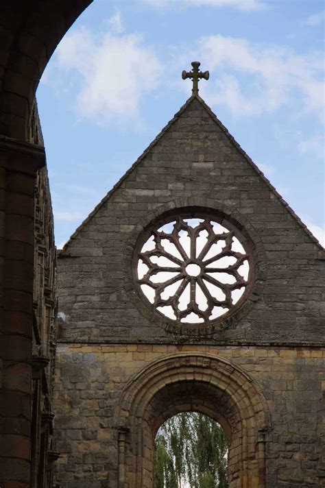 A Guide To: Jedburgh Abbey - Scottish Borders | Out About Scotland