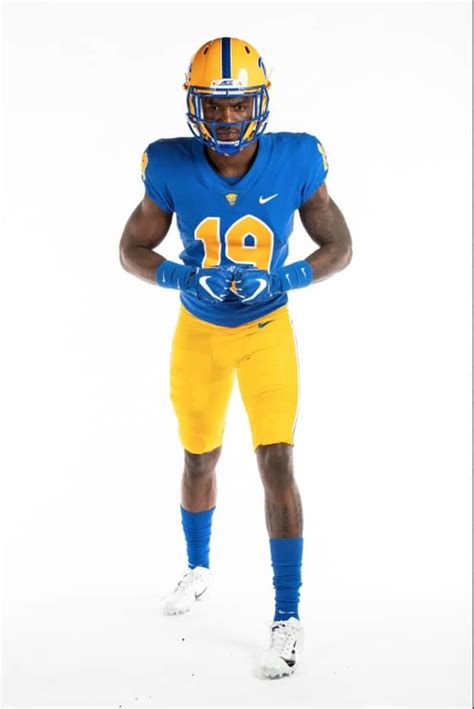 Pitt turns throwbacks into its full-time uniforms - Footballscoop