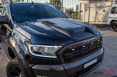 Ford Ranger Wildtrak Black | Dibandingkan