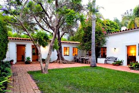 Take a Tour of Marilyn Monroe's Brentwood House