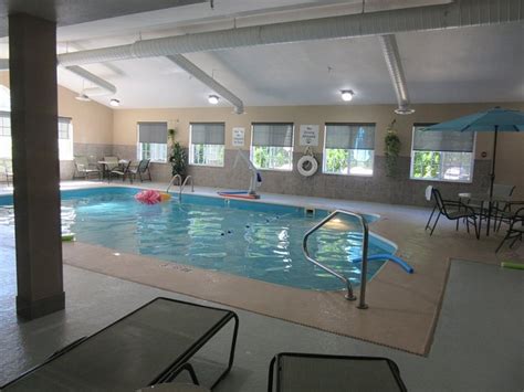 Holiday Inn Express Hotel & Suites Ashtabula-Genev Pool: Pictures ...