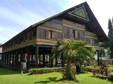 Keunikan Rumah Adat Aceh yang Dapat Bertahan Higga 200 Tahun | UNIMMA FM