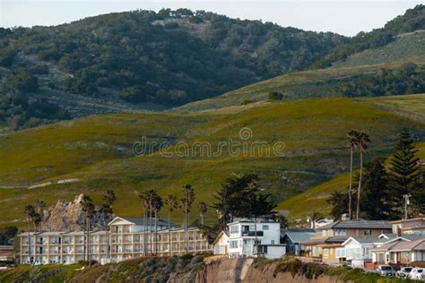 Beachfront Pismo Beach Hotels and Houses on the Hills. Stylish ...